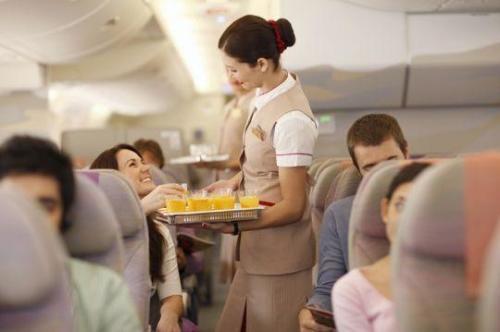 万米高空见识有钱中国人的素质 空姐也无奈！