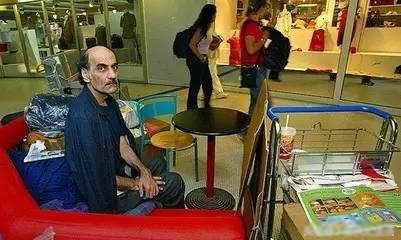 伊朗男子滞留巴黎机场17年靠阅读度漫长岁月