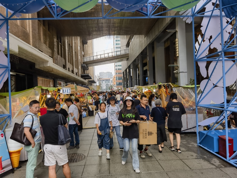 只要业态适合，步行街的支马路也有很高的人气