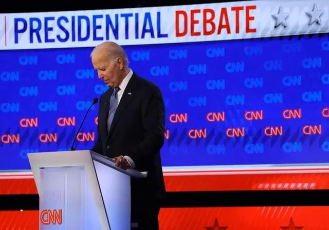 拜登在辩论现场