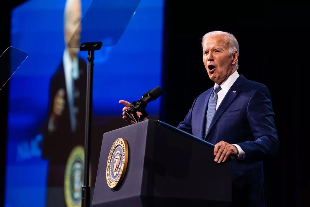 拜登周二在拉斯维加斯举行的全国有色人种协进会会议上发表讲话