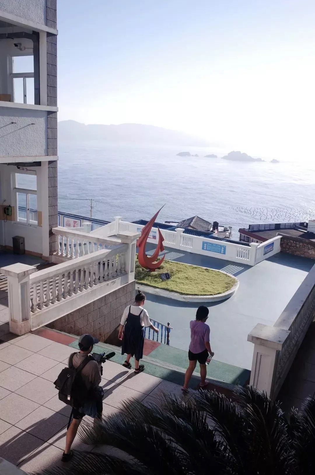 嵊山小学创办于1941年，被称作“全国最美“海岛小学